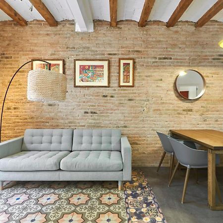 64 Apartment In A Typical Barcelona'S Old Building Exterior foto